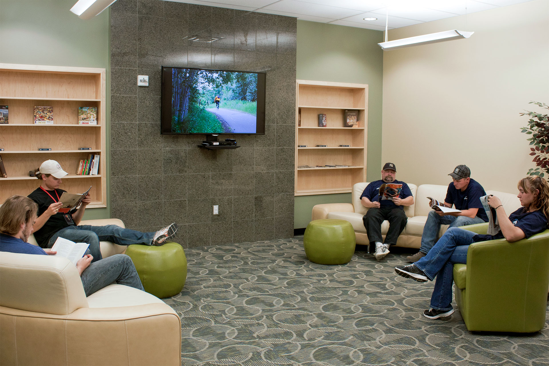 Deadhorse Aviation Center lounge